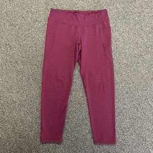 📢 NWOT Women's burgundy active leggings size L